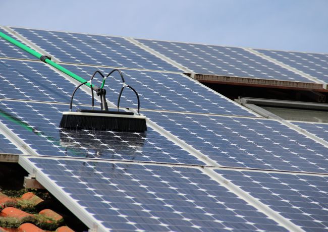 Service für Firmen: Photovoltaik Reinigung