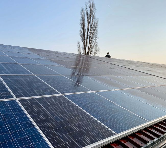 Service für Firmen: Photovoltaik Reinigung